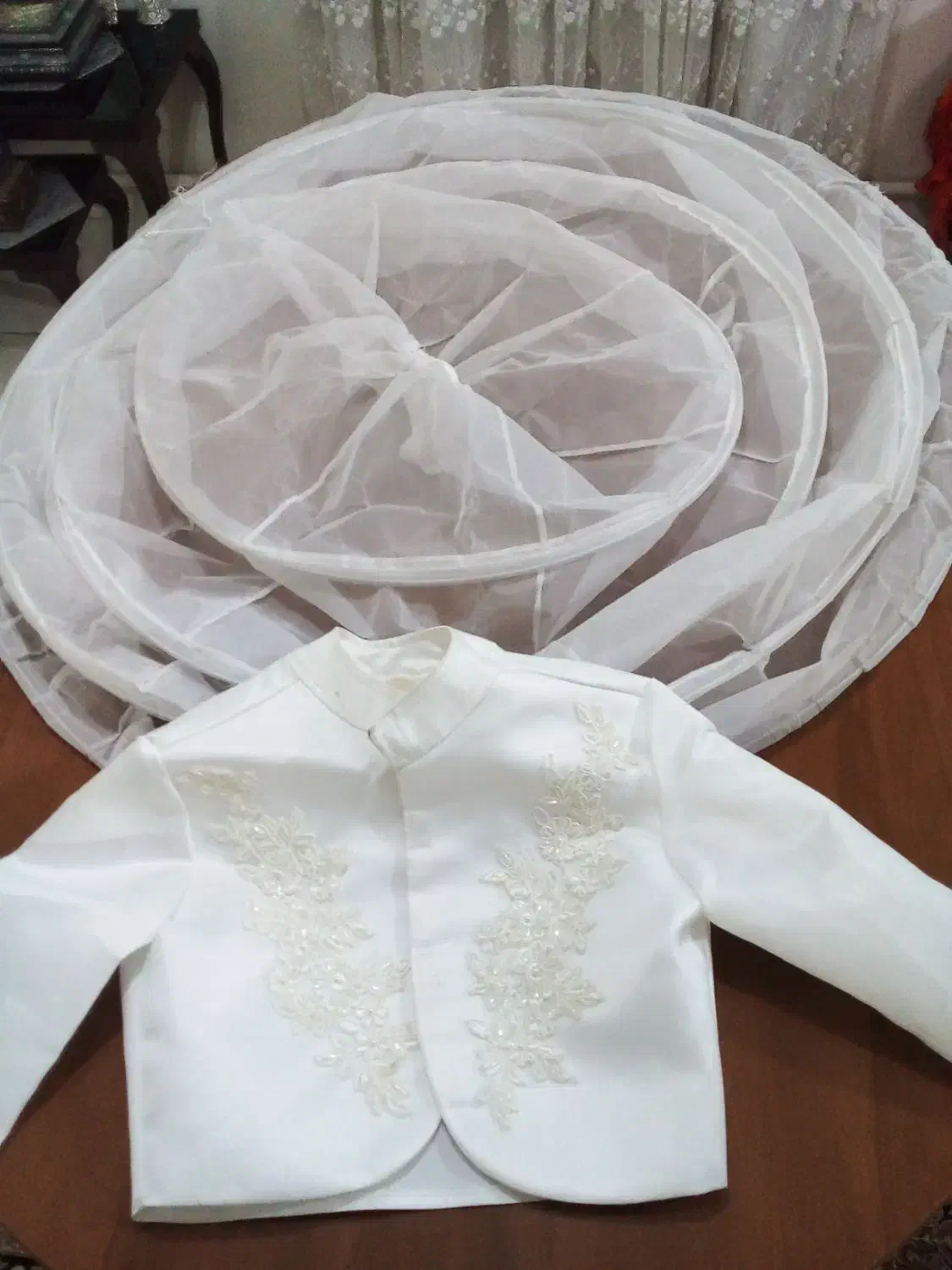 لباس عروس|لباس|اندیشه, اندیشه فاز ۱|دیوار