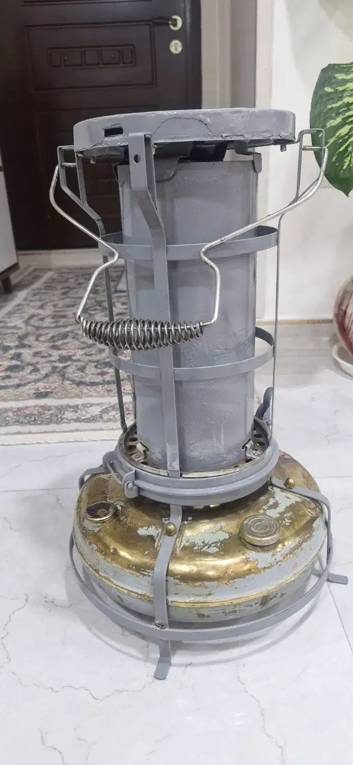 چراغ نفتی|کلکسیون اشیاء عتیقه|مشکین‌دشت, |دیوار