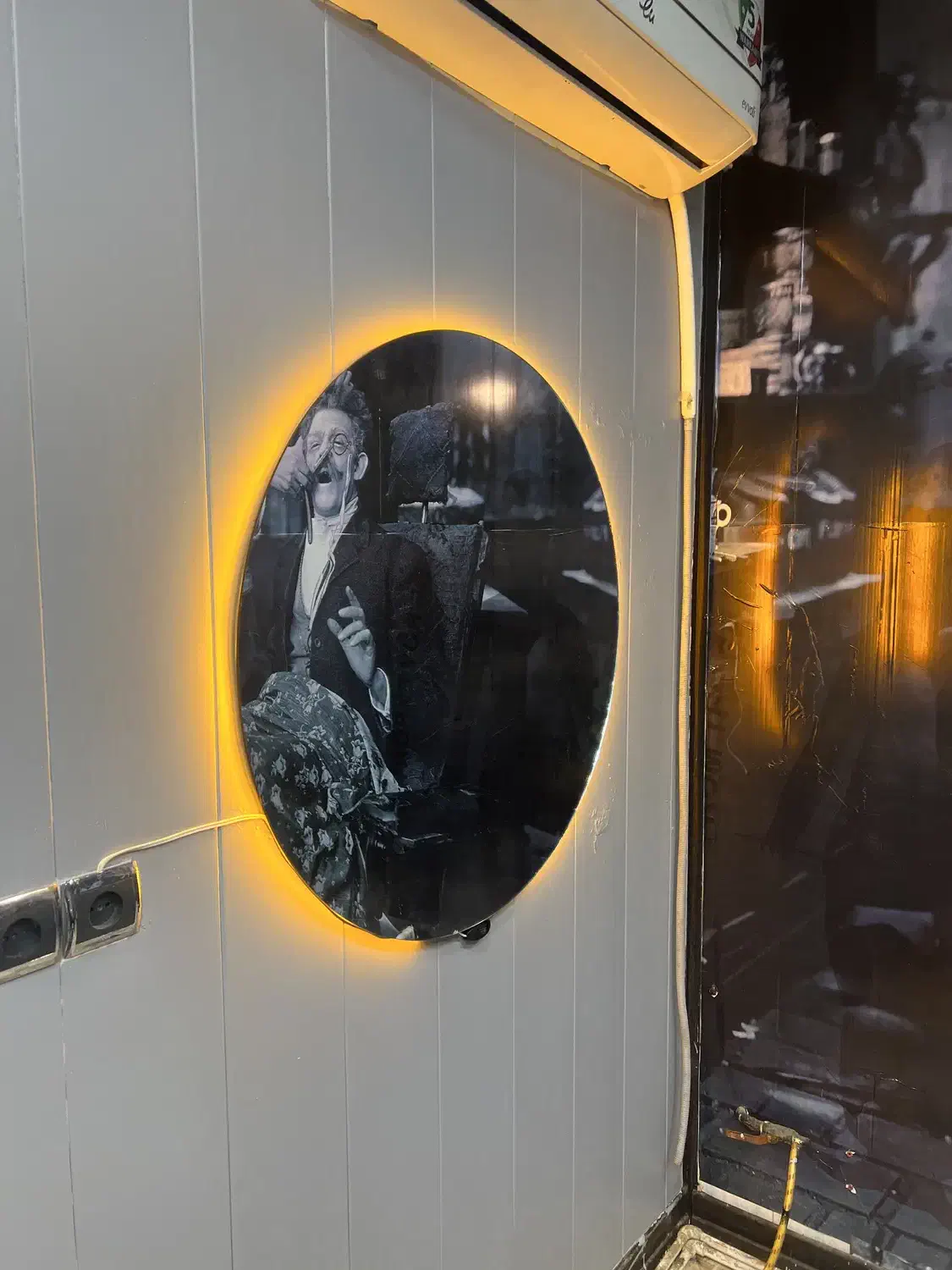 برقکار برقراری نصب لوستر|خدمات پیشه و مهارت|قم, نیروگاه|دیوار