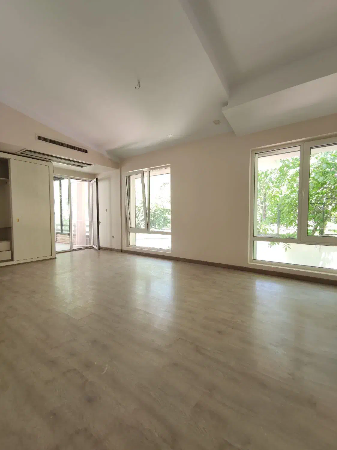 ۱۲۰۰ متر ویلا با دسترسی آسان