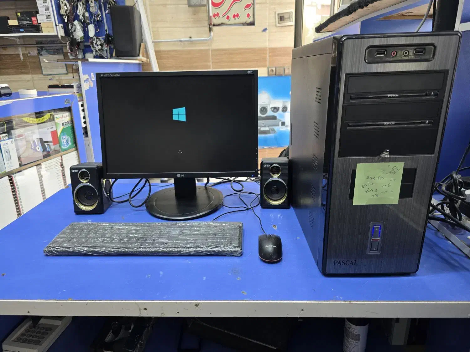 کامپیوتر در انواع مختلف|رایانه رومیزی|بانه, |دیوار