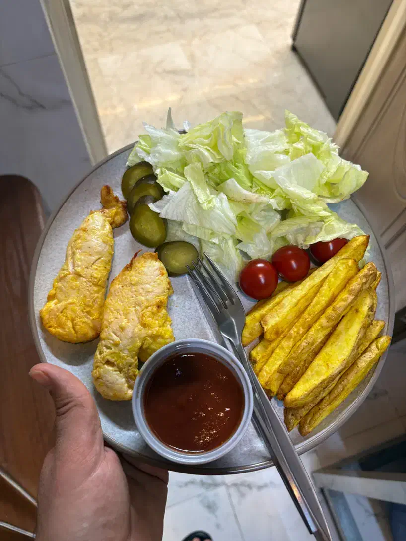 یک نفر نیرو خانم جهت کاردرکافه داخل باشگاه بدنسازی|استخدام خدمات فروشگاه و رستوران|تهران, جردن|دیوار