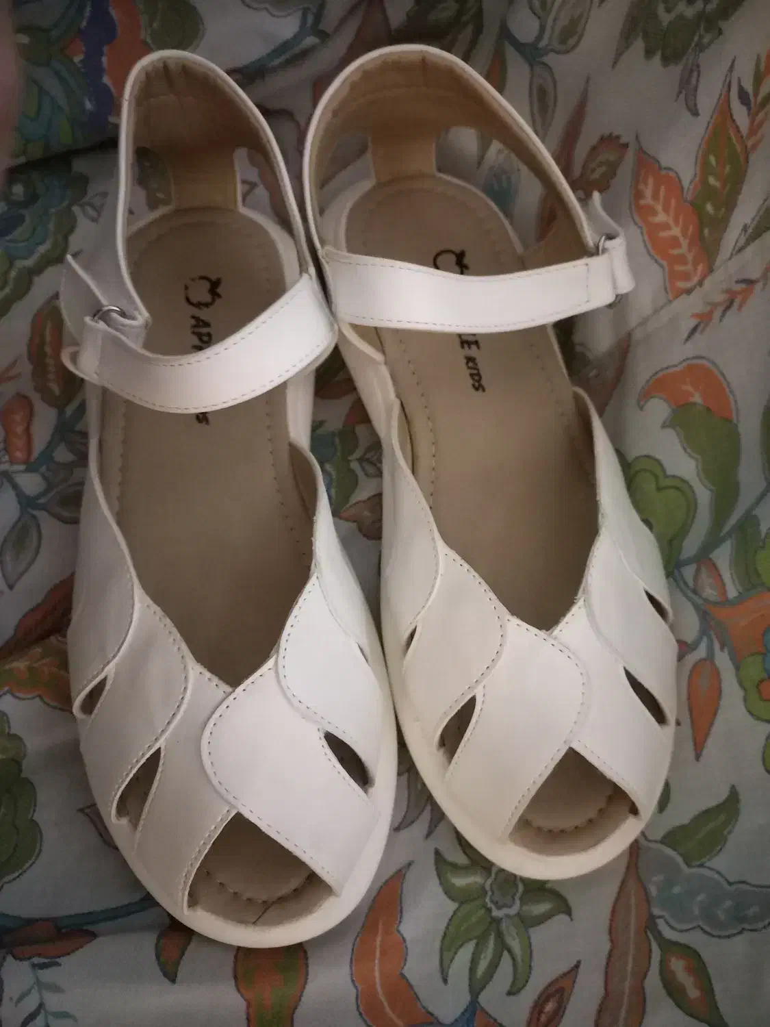 کفش و چکمه دخترونه|کفش و لباس بچه|کاشان, درب اصفهان|دیوار