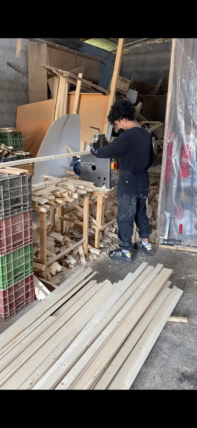 نیازمند استخدام کارگر نجاری|استخدام صنعتی، فنی، مهندسی|رامسر, |دیوار