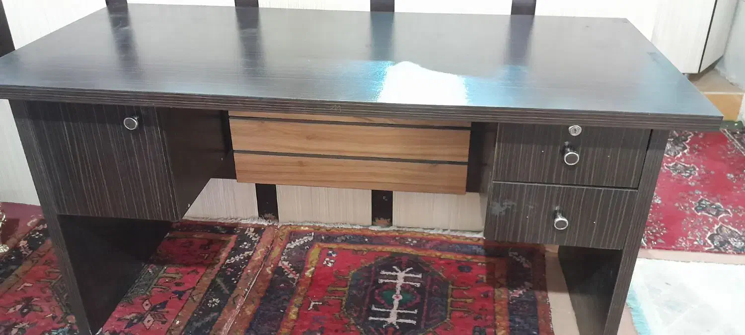 یک  میز کشو دار مدیریتی|میز تحریر و کامپیوتر|تبریز, |دیوار