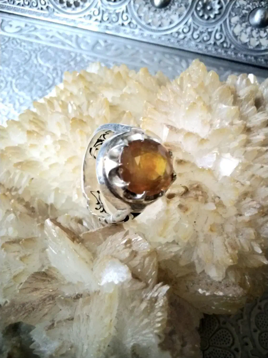 انگشتر یاقوت، زمرد|جواهرات|پردیس, فاز ۱|دیوار