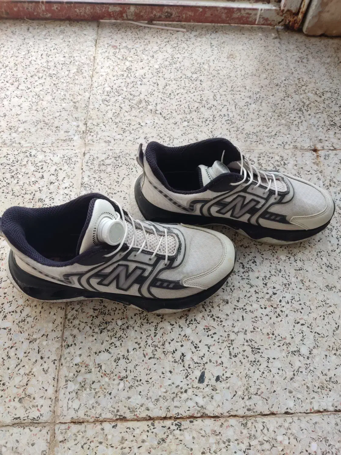 کتونی|کیف، کفش، کمربند|بزینه رود, |دیوار