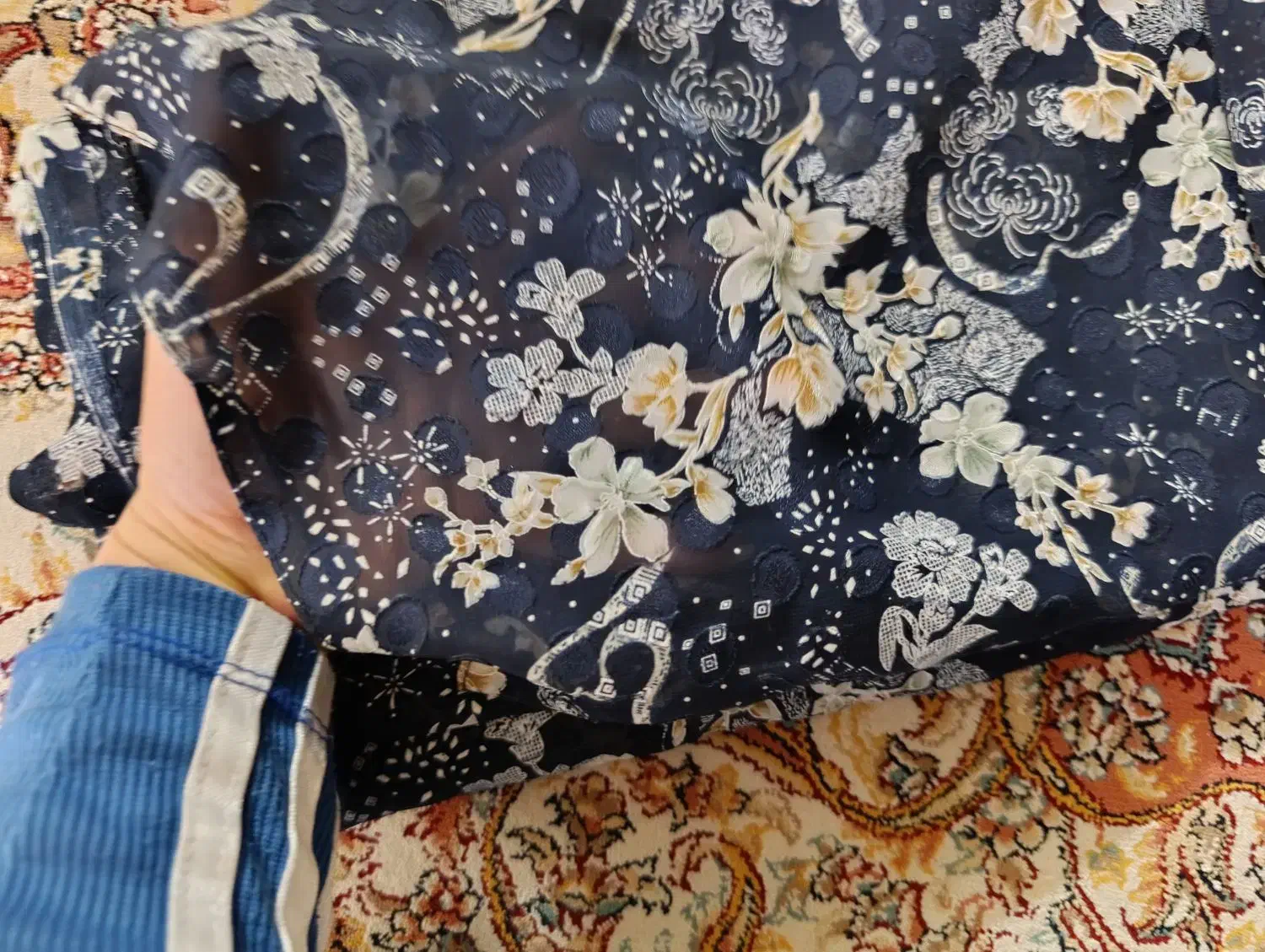 چادر مجلسی|لباس|شاهین‌شهر, خانه کارگر|دیوار