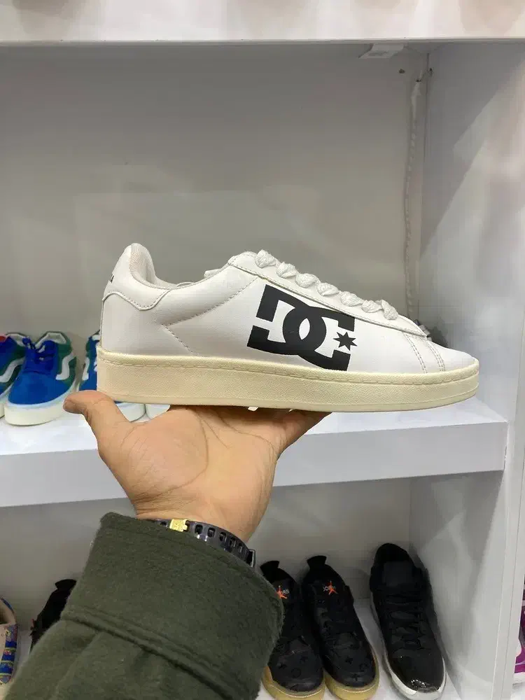 600 تا کتونی تک سایز با مدل های زیاد|کیف، کفش، کمربند|تالش, هشتپر|دیوار