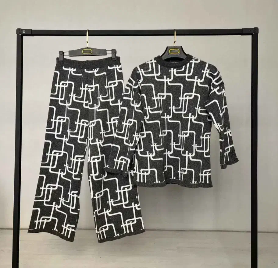 ست بافت زنانه همراه شلوارش فقط ۴۹۵|لباس|یاسوج, |دیوار