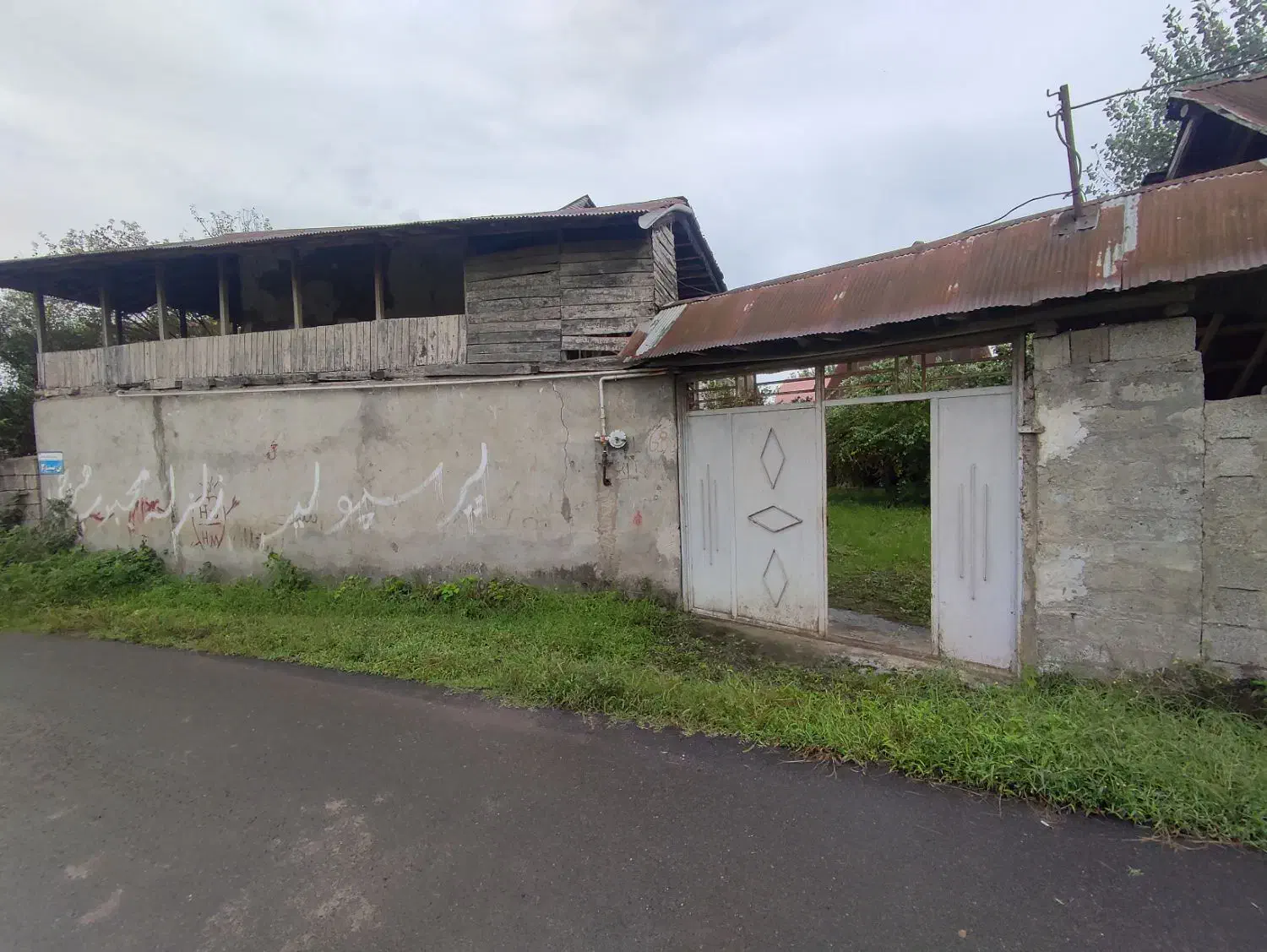 زمین با بناه قدیمی در صحنه سرا|فروش زمین و ملک کلنگی|رودسر, |دیوار