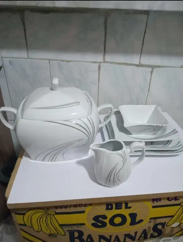 سرویس چینی ۱۸ نفره تقدیس|ظروف سرو و پذیرایی|تهران, ایرانشهر|دیوار