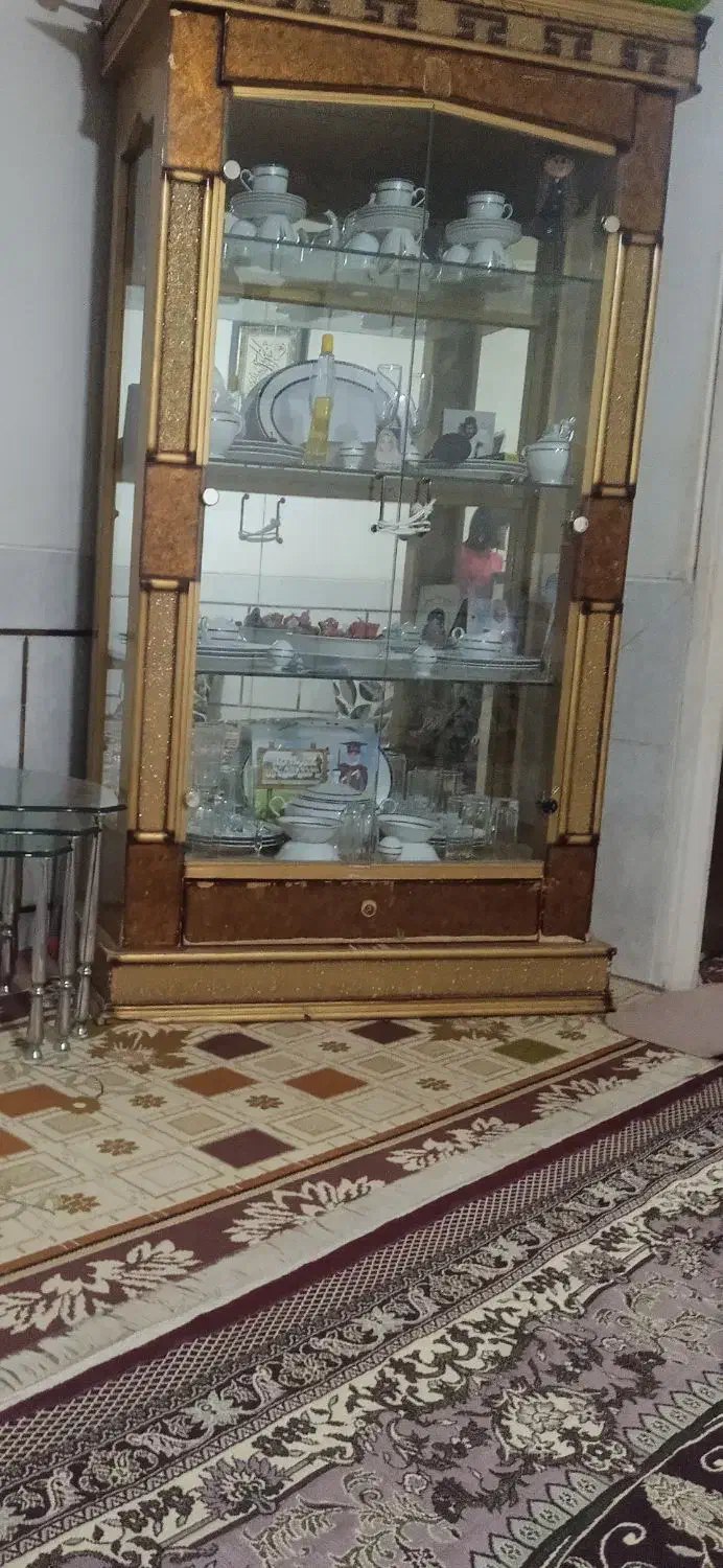 ویترین طلایی سه طبقه ای.|بوفه، ویترین، کنسول|نجفآباد, صالح آباد|دیوار