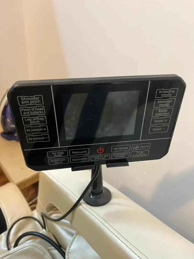 صندلی ماساژور فول بادی دارای صفحه مانیتور|تجهیزات ورزشی|قم, بنیاد|دیوار