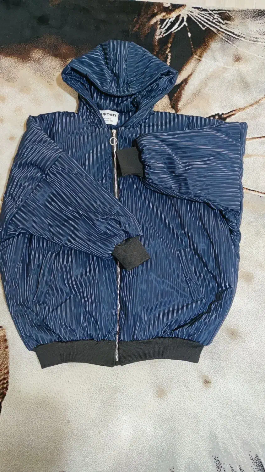 کاپشن|لباس|محمدشهر, شهرک پیام (مهرالبرز)|دیوار