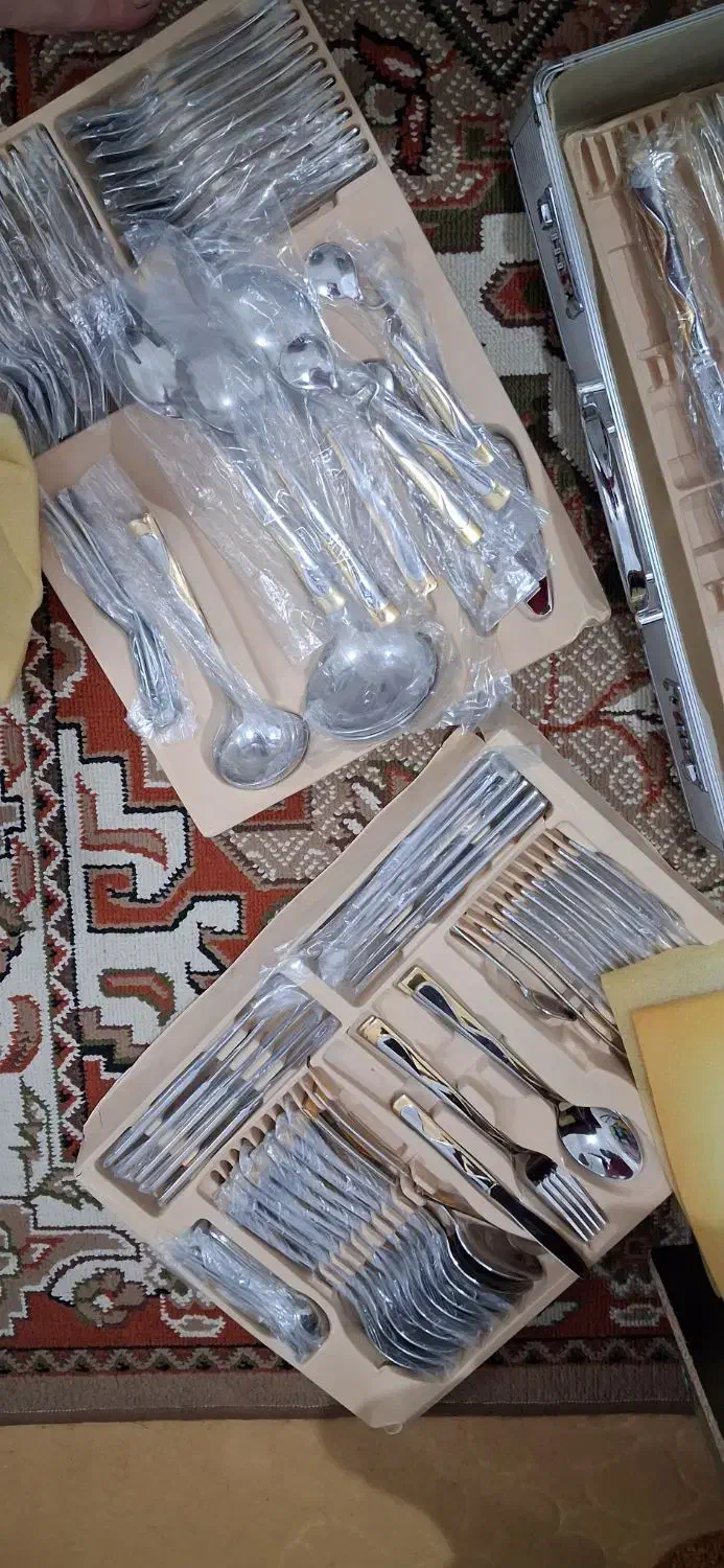 جعبه مدل کیف یا چمدون سرویس قاشق چنگال|ظروف سرو و پذیرایی|مشهد, ایثارگران|دیوار