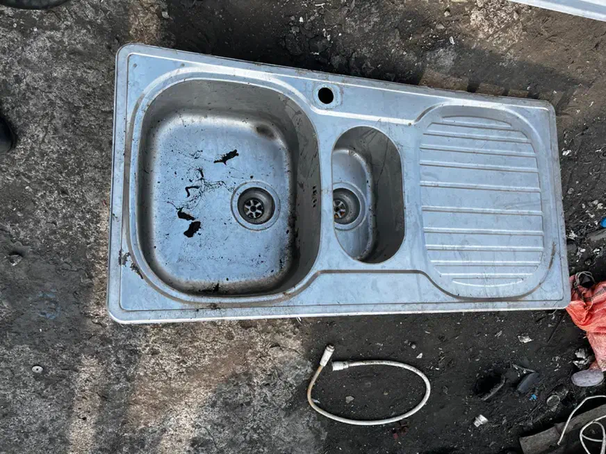 روشویی و سینک آشپزخانه بهمراه شیر و آینه|لوازم سرویس بهداشتی|بندر انزلی, چهارفریضه|دیوار