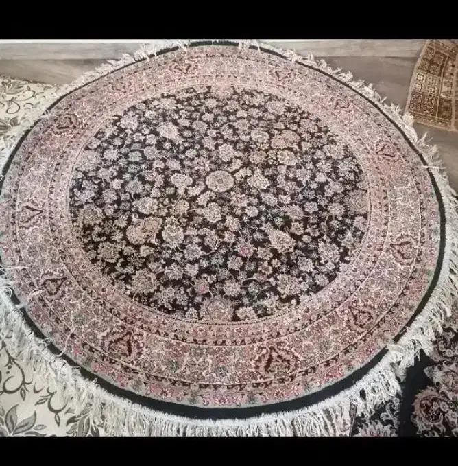 فرش گرد قطر ۲ متر ۵۰۰ شانه|فرش|مشهد, الهیه|دیوار
