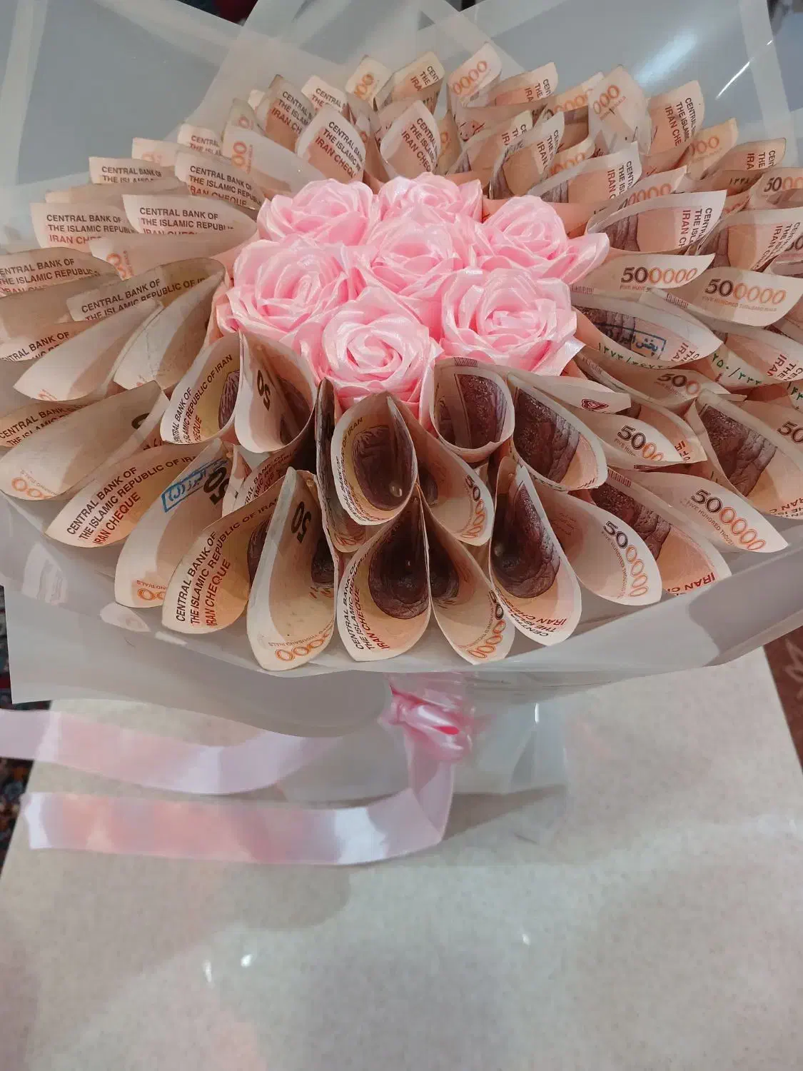 دسته گل ترکیبی گل روبانی و پول|گل مصنوعی|بروجرد, |دیوار