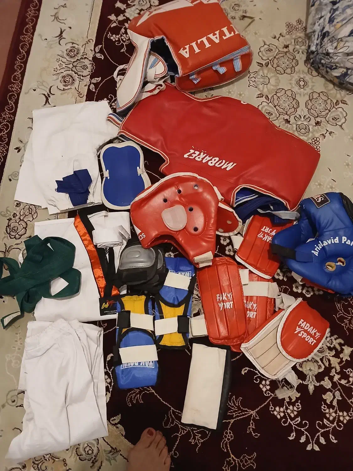 دو دست لباس تکواندو تا ۱۰ سال|تجهیزات ورزشی|اسلامشهر, مظفریه|دیوار