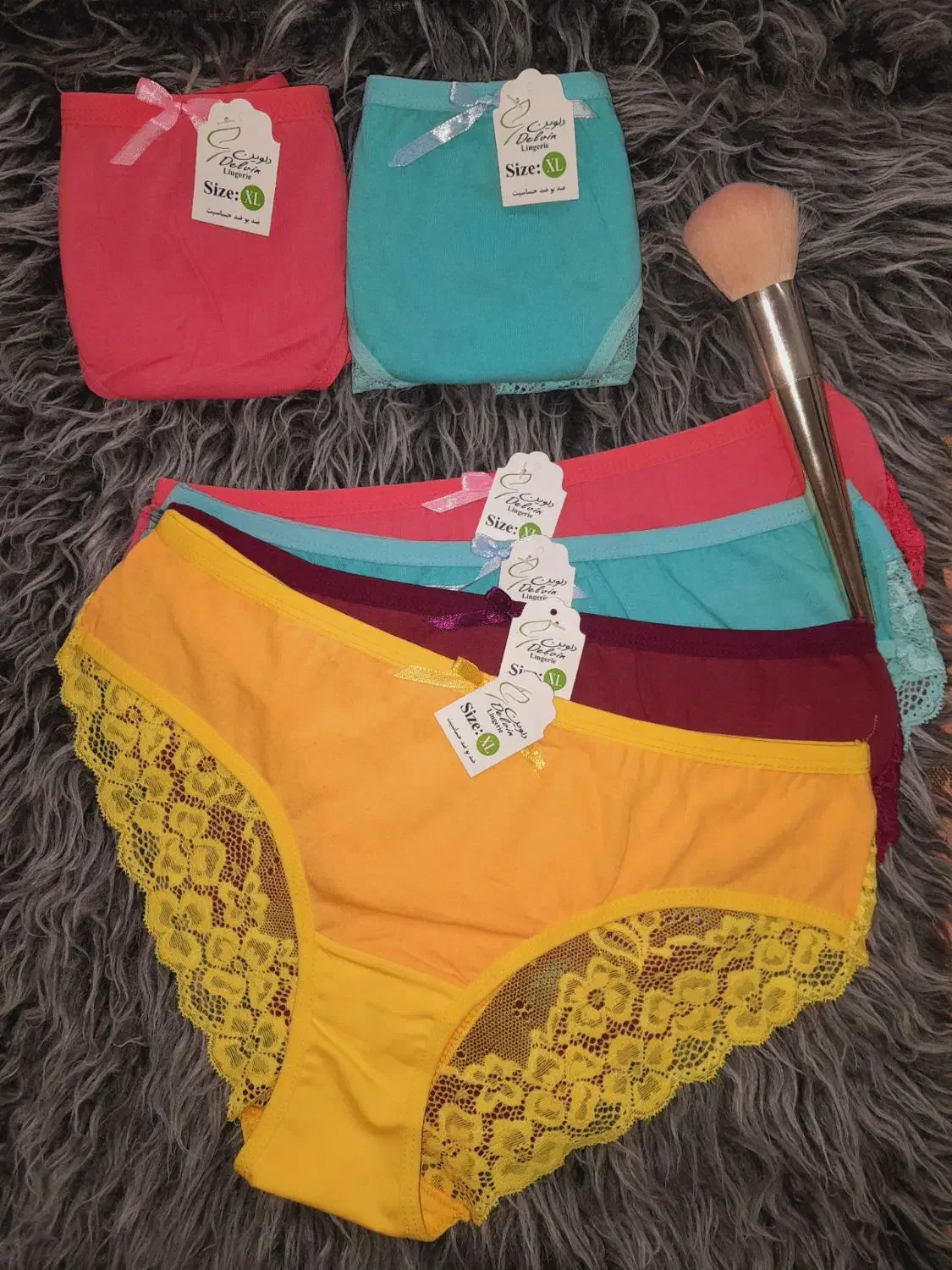 لباس زیر صبا|لباس|مشهد, کشف|دیوار