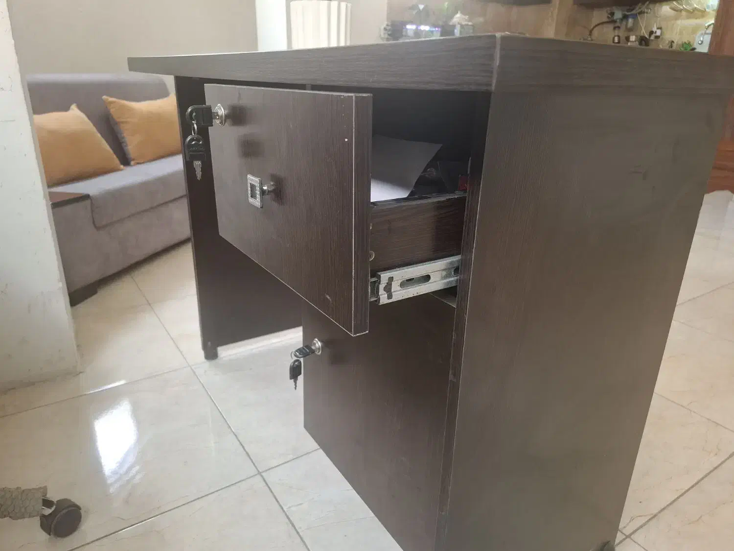 میز و صندلی اداری در حد نو کاملا سالم بدون خط و خش|دفتر کار|اصفهان, باغ کاران|دیوار