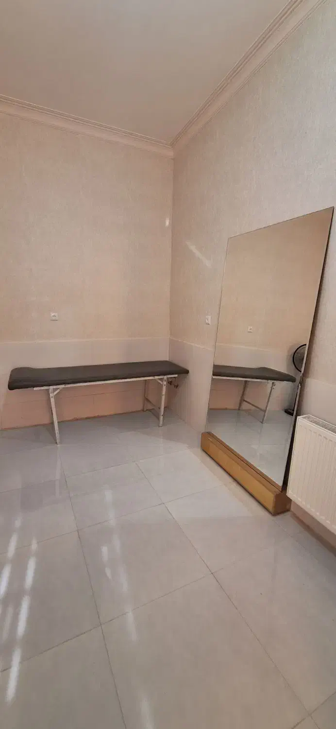 تخت اپیلاسیون/آیینه|آرایشگاه و سالنهای زیبایی|رفسنجان, |دیوار