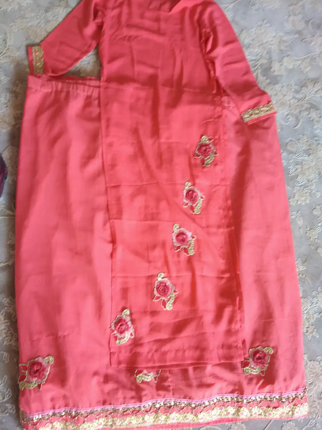 لباس محلی فروشی|لباس|صدرا-فارس, فاز ۱|دیوار