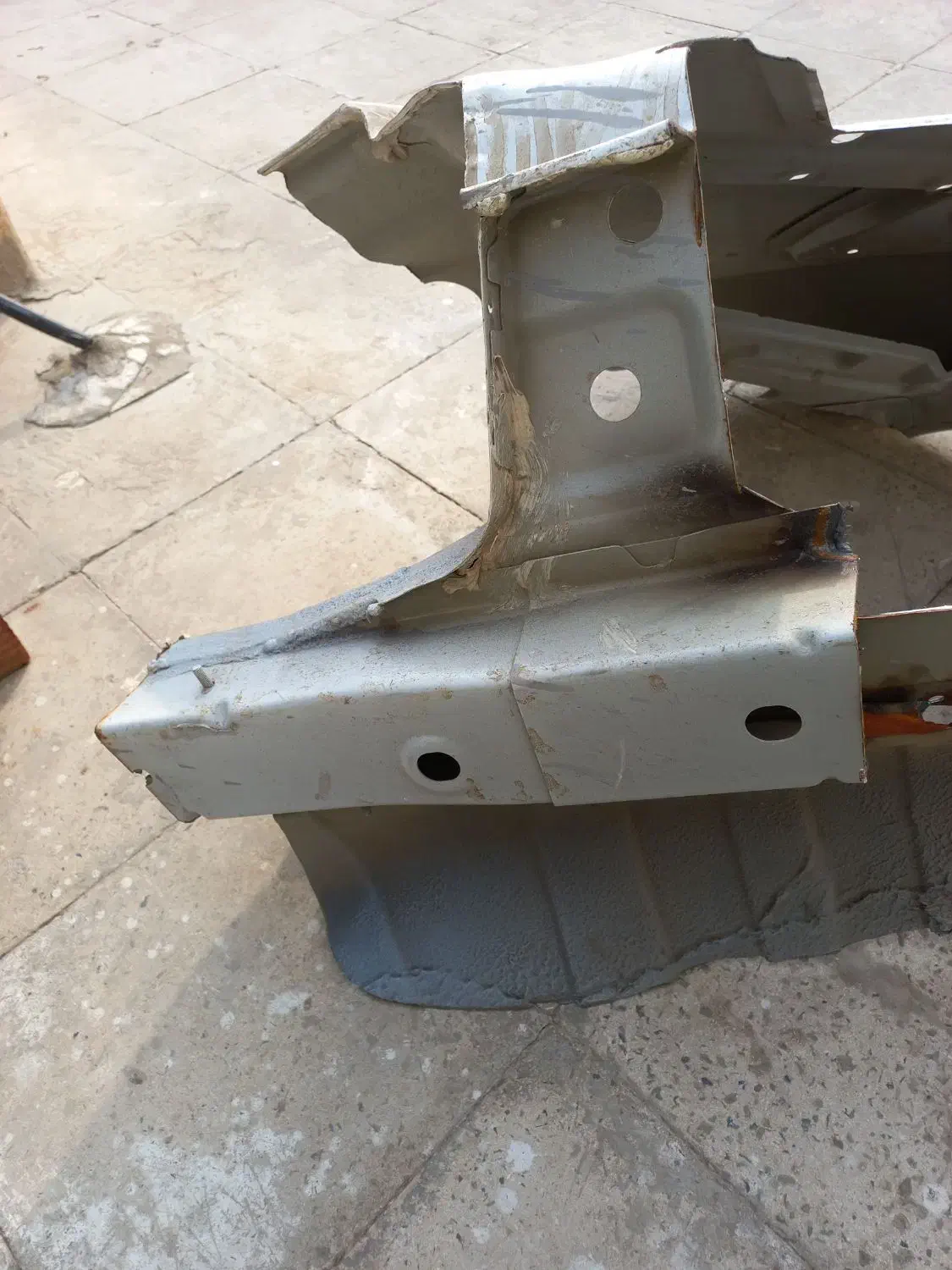 فروش ۴۰ سانت شاستی فابریک شاهین باگلگیر عقب سفید|قطعات یدکی و لوازم جانبی|اسلام‌شهر, شهرک مفیدی|دیوار