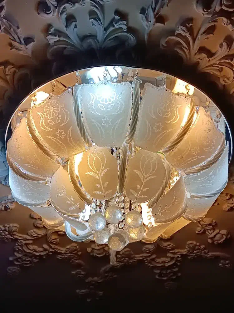 لوستر سقفی|لوستر و چراغ آویز|شیراز, اصلاح‌نژاد|دیوار