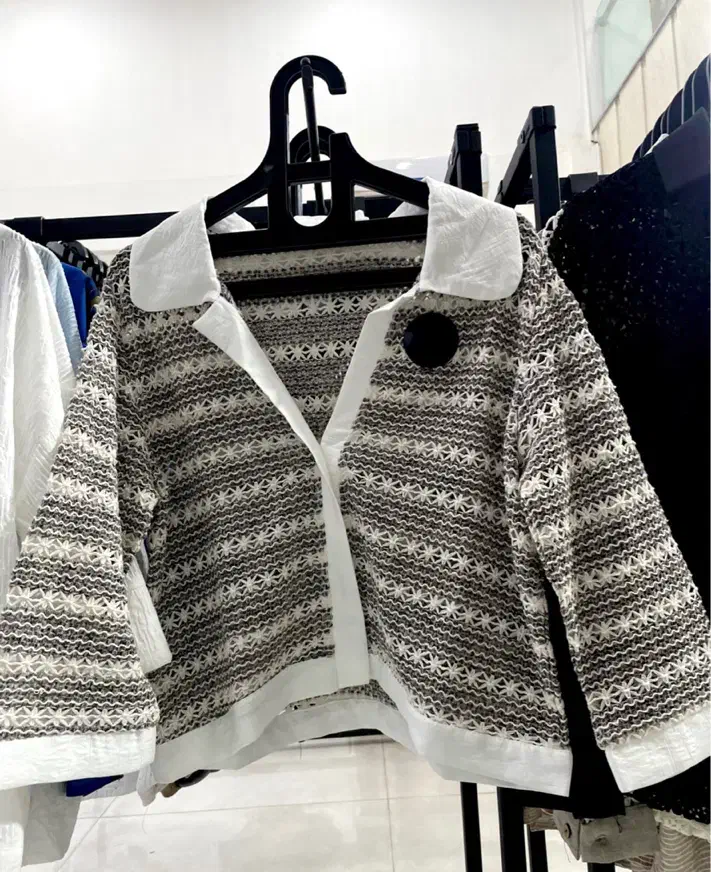 پیراهن|لباس|یاسوج, |دیوار