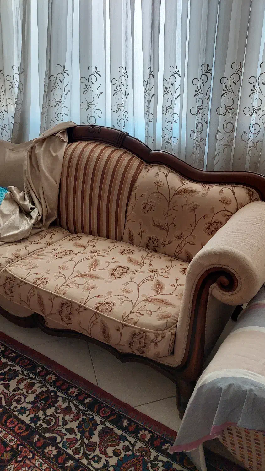 مبل ۷ نفره ترک و مبل ۴ نفره راه راه|مبلمان خانگی و میز عسلی|اصفهان, باغ دریاچه|دیوار