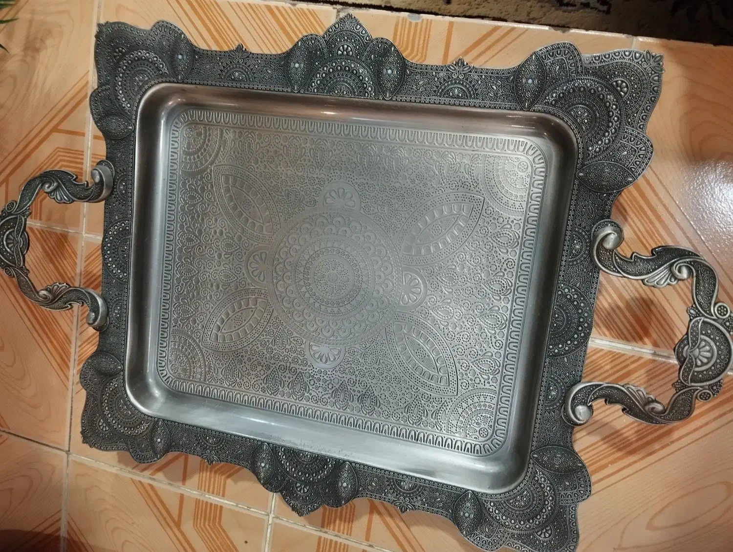 سینی پیوتر نقره ای|ظروف سرو و پذیرایی|نهاوند, |دیوار