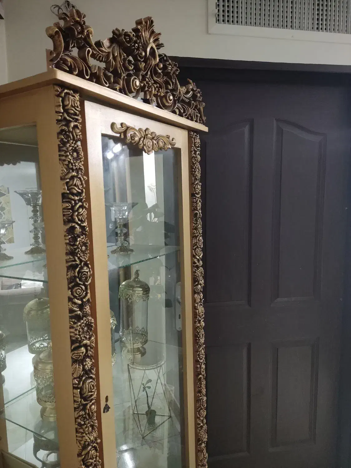 بوفه طلایی رنگ|بوفه، ویترین، کنسول|فولادشهر, C5|دیوار