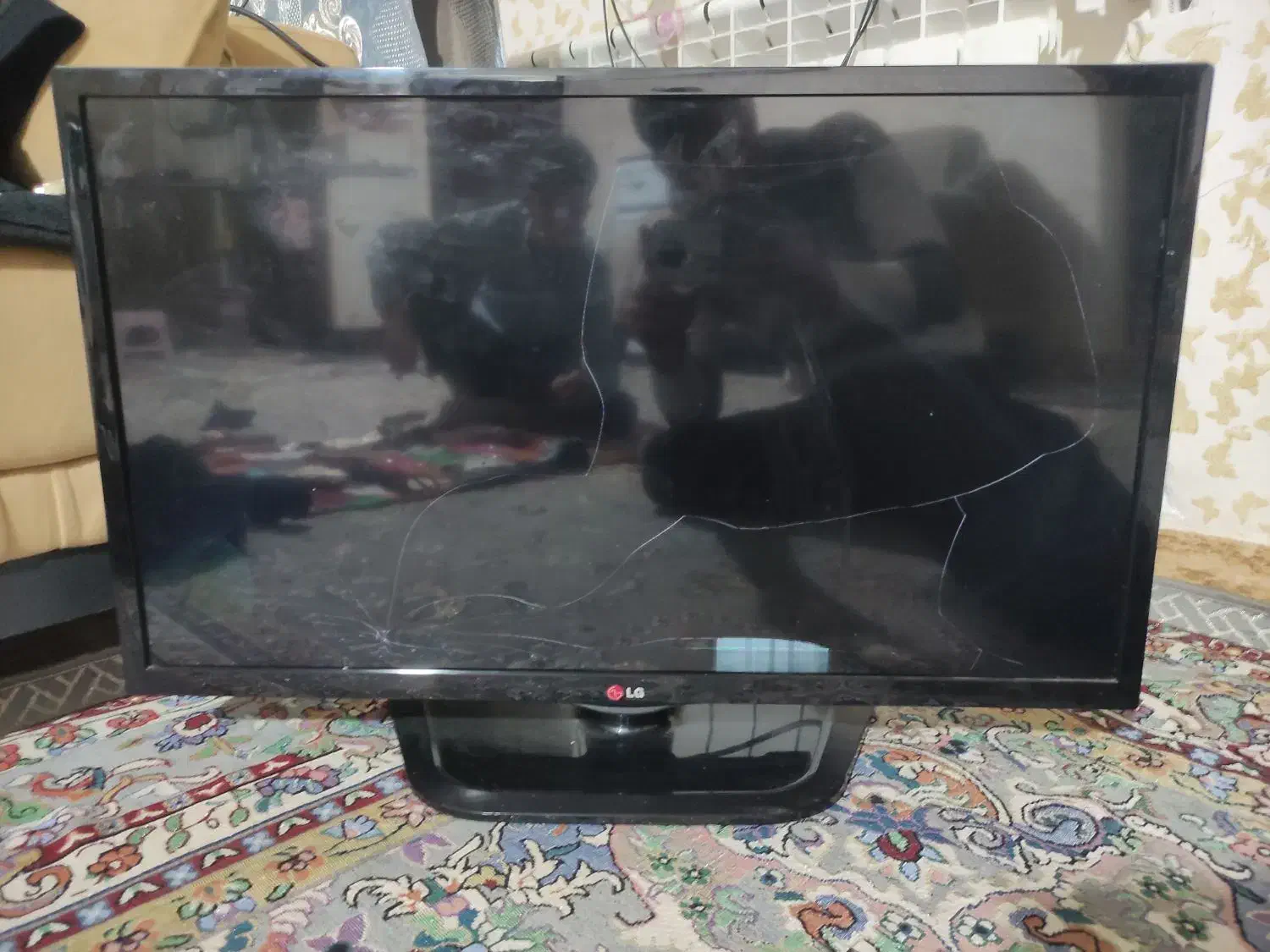 تلویزیون ال ال دی ۳۲ولی نیازتعمیردارد|تلویزیون و پروژکتور|رشت, پیرکلاچای|دیوار