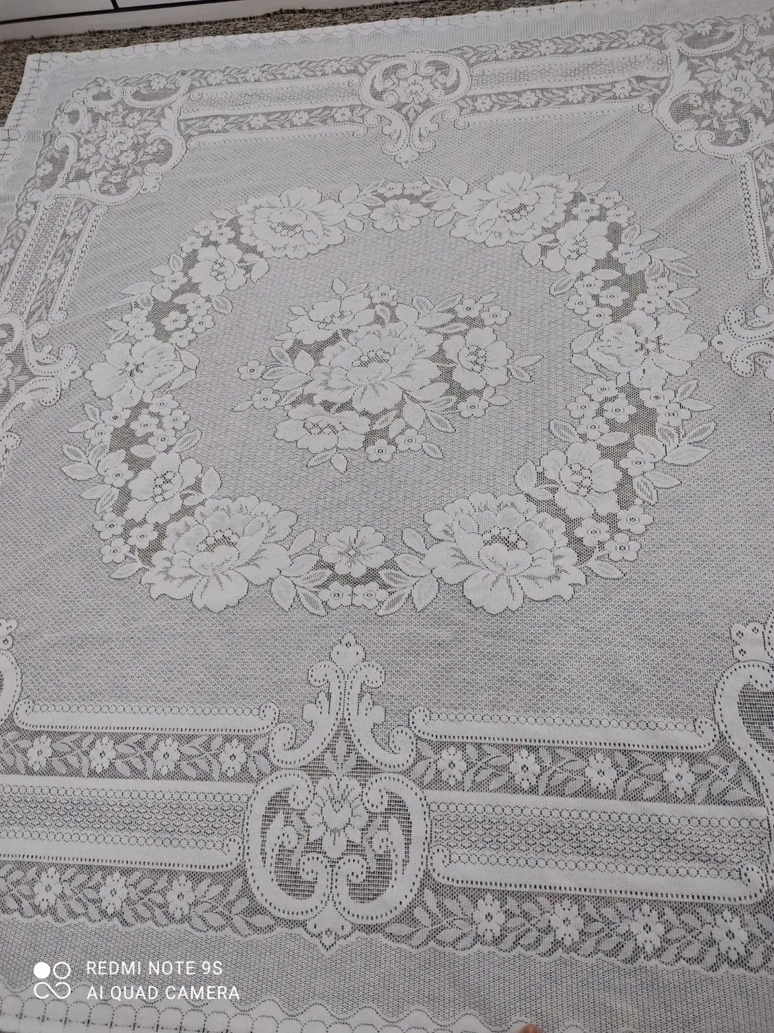 روتختی تور ضخیم طرحدار سفید در حد نو|سرویس روتختی|شوشتر, |دیوار