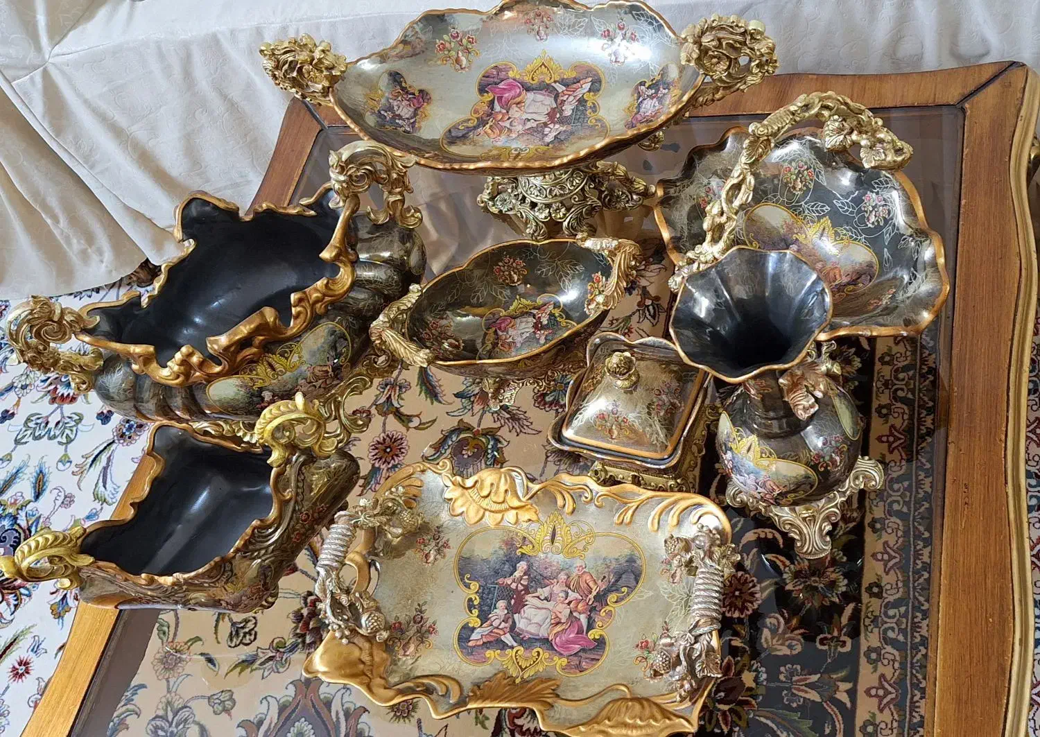 ظروف دکوری، داخل گنجه ای. گلدکیش. لیلی مجنون|ظروف سرو و پذیرایی|مشهد, آزادشهر|دیوار