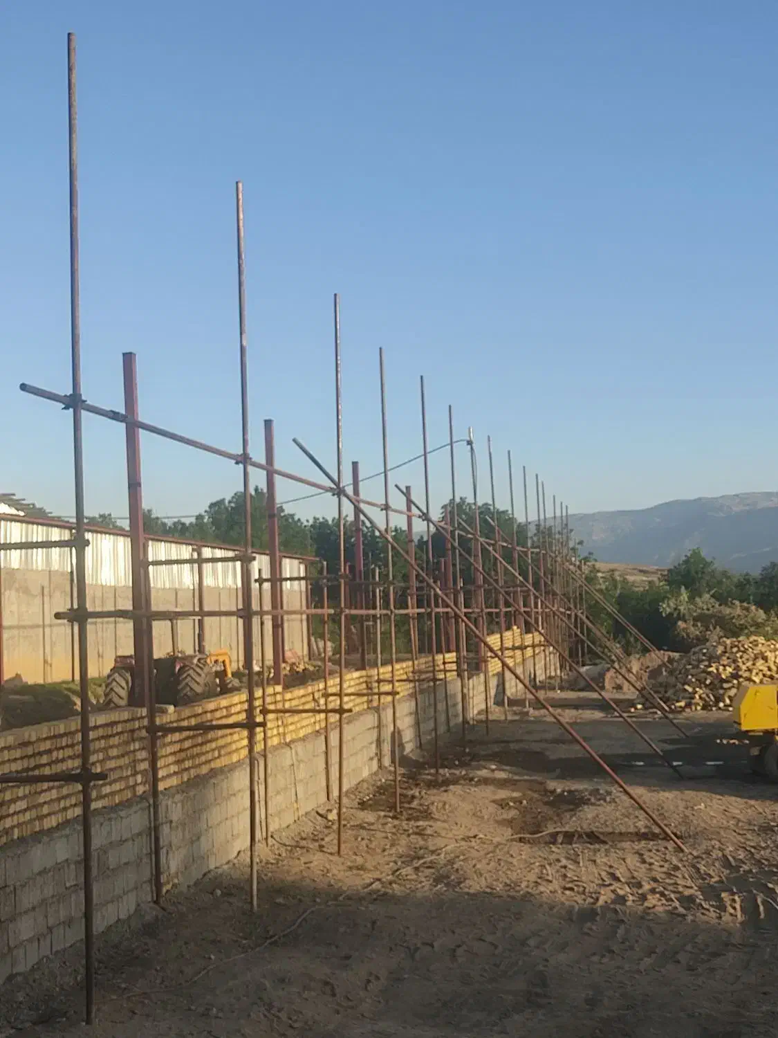 داربست پرسپولیس(پرند)|خدمات پیشه و مهارت|پرند, فاز ۲|دیوار