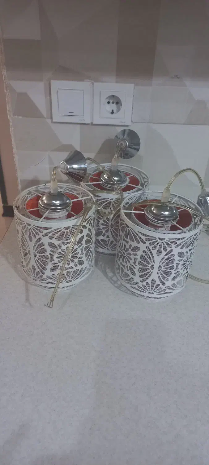 یک عدد لوستر|لوستر و چراغ آویز|فردیس, قریشی|دیوار