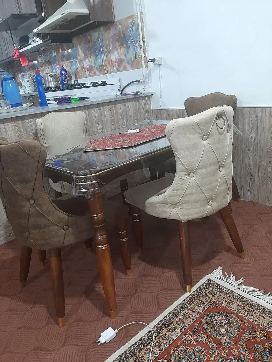 میز نهارخوری ۴ نفره نو نو.|میز و صندلی غذاخوری|اسلامآباد غرب, |دیوار