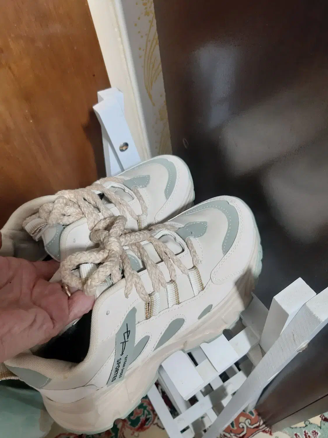 کفش کتونی|کیف، کفش، کمربند|اسفراین, |دیوار