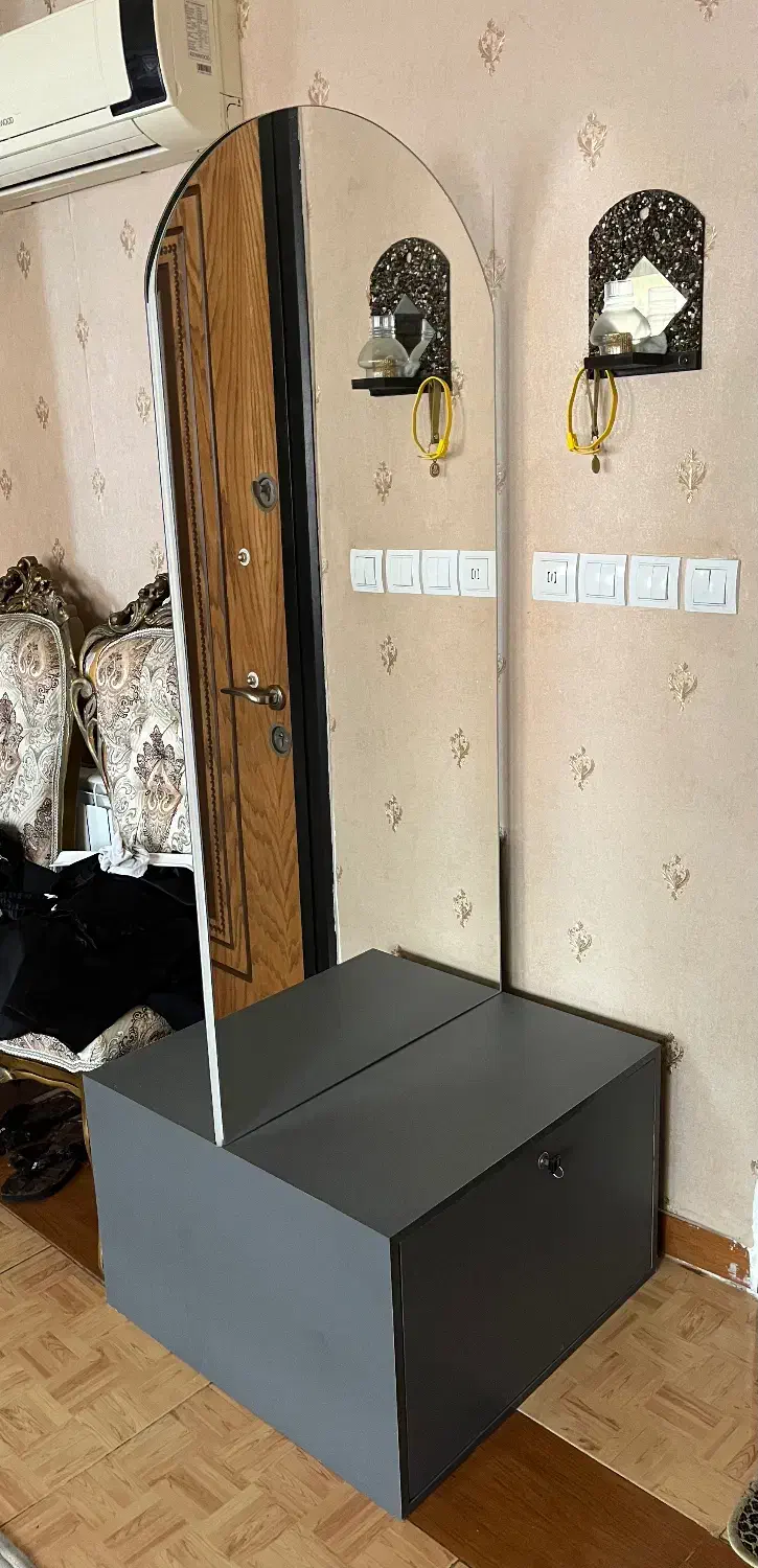 آینه کشودار دوطرفه|آرایشگاه و سالنهای زیبایی|رشت, نیکمرام|دیوار