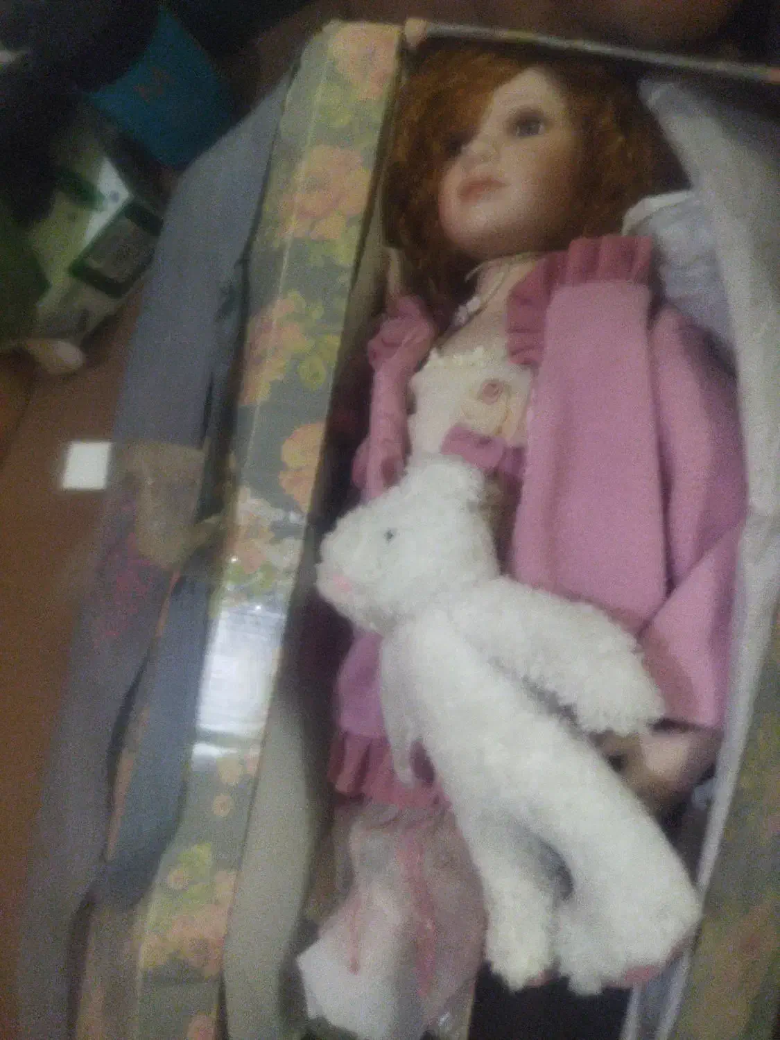 عروسک بزرگ|اسباببازی بچه|کارون, |دیوار