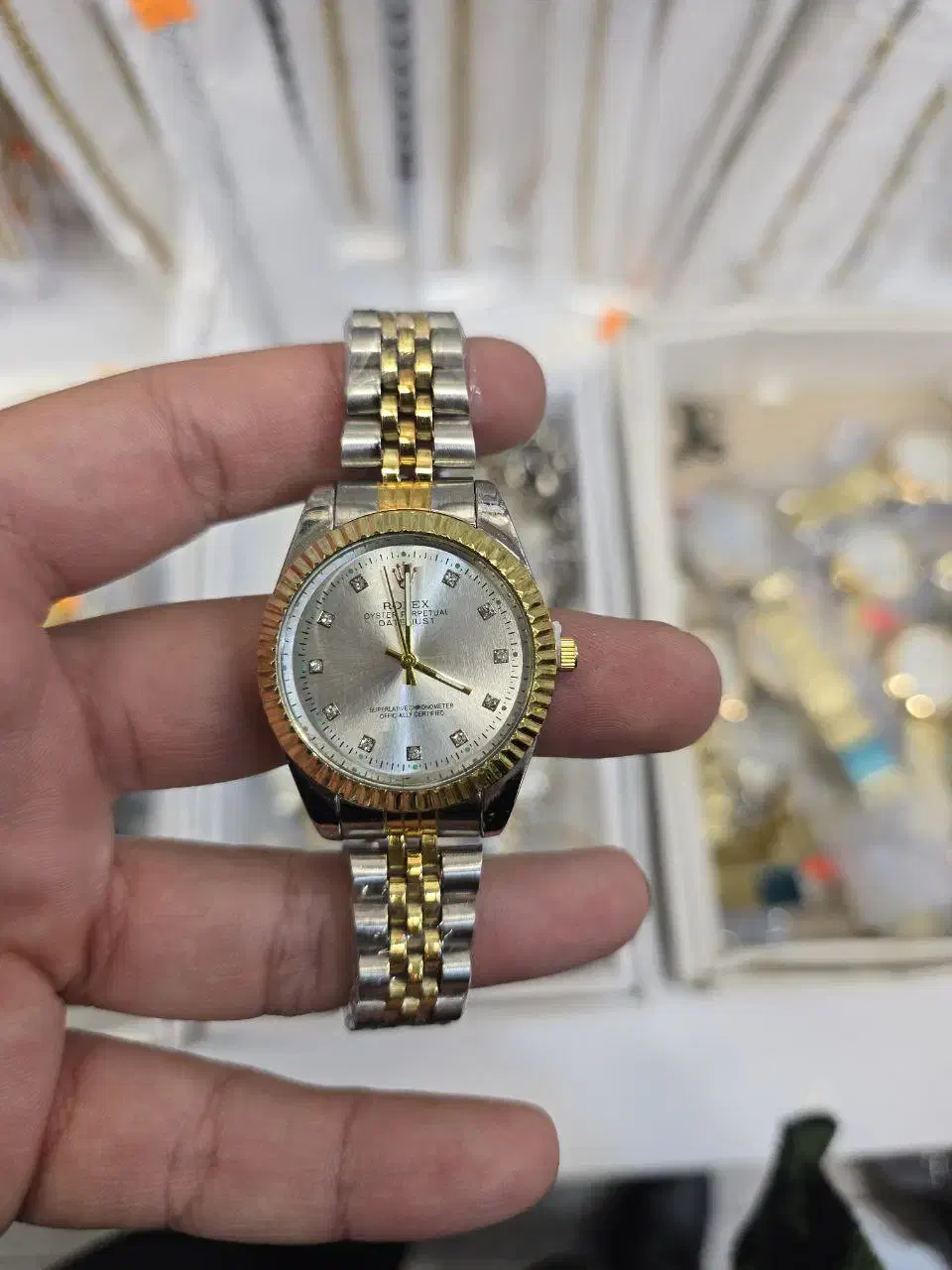 ساعت شیک در تو رنگ نقره ای و طلایی|ساعت|تبریز, |دیوار