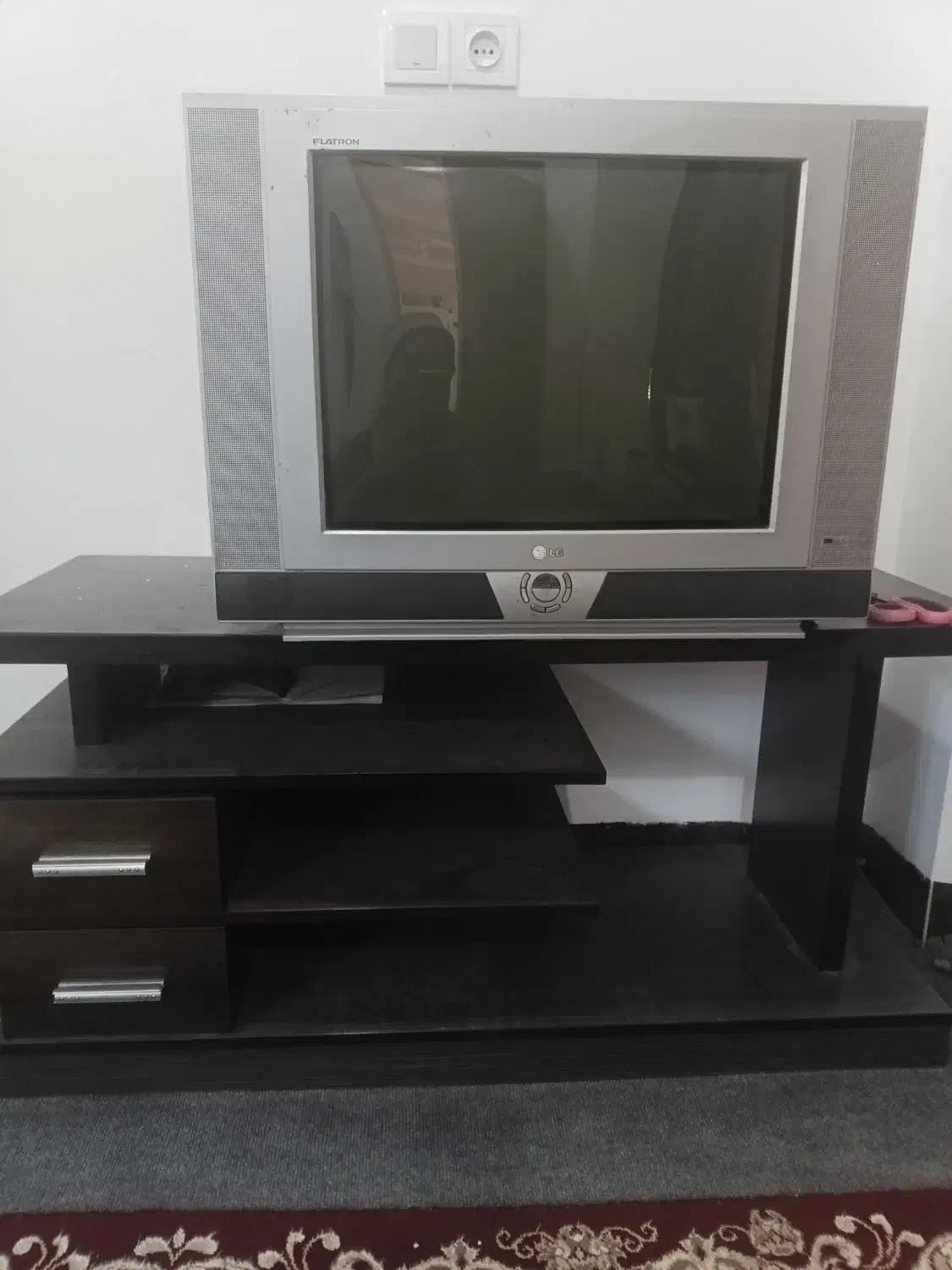 تلویزیون زیر تلویزیون باهم|کولر گازی و فن‌کوئل|آق قلا, |دیوار