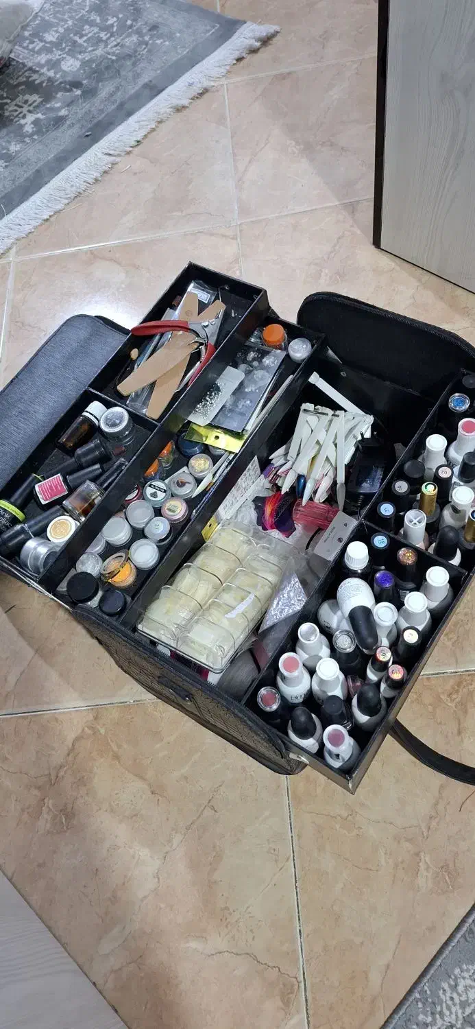 وسایل کاشت ناخن کامل|آرایشگاه و سالن‌های زیبایی|کرمانشاه, |دیوار