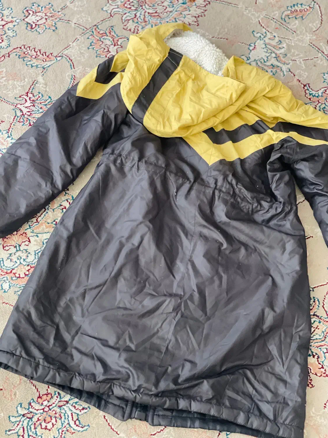 کاپشن|لباس|چناران, |دیوار