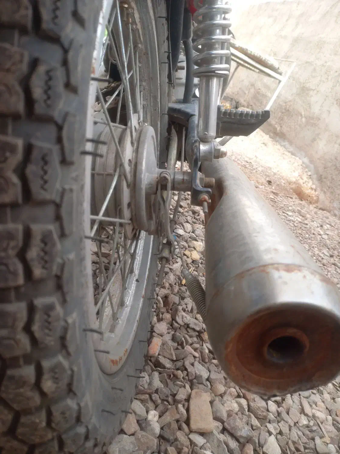 موتور|موتورسیکلت|سده (خراسان جنوبی), |دیوار