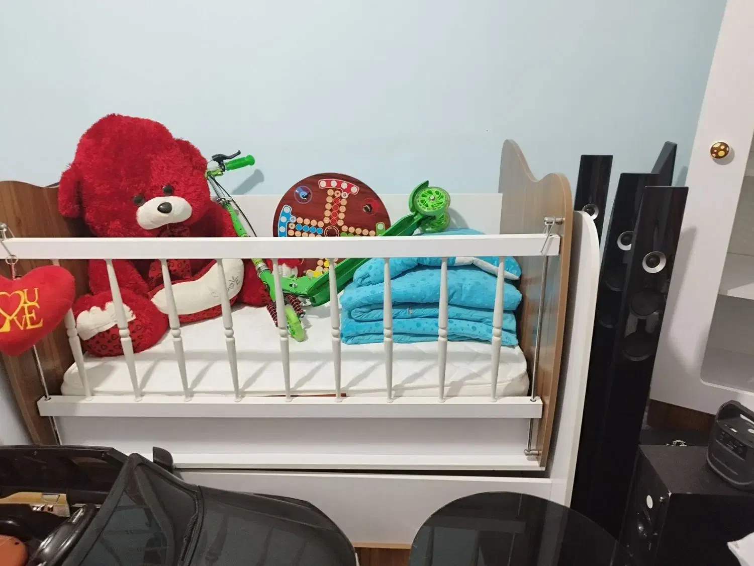 تخت کودک به همراه کمد۳تیکه|تخت و صندلی بچه|کرمانشاه, |دیوار