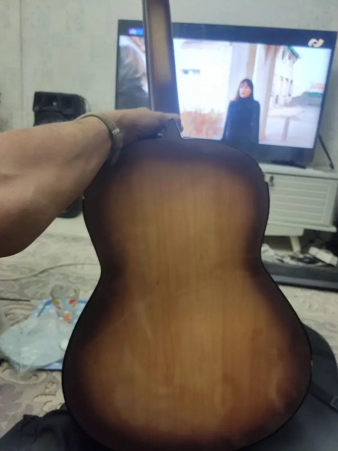 گیتار در حد نو|گیتار، بیس، امپلیفایر|بروجرد, |دیوار